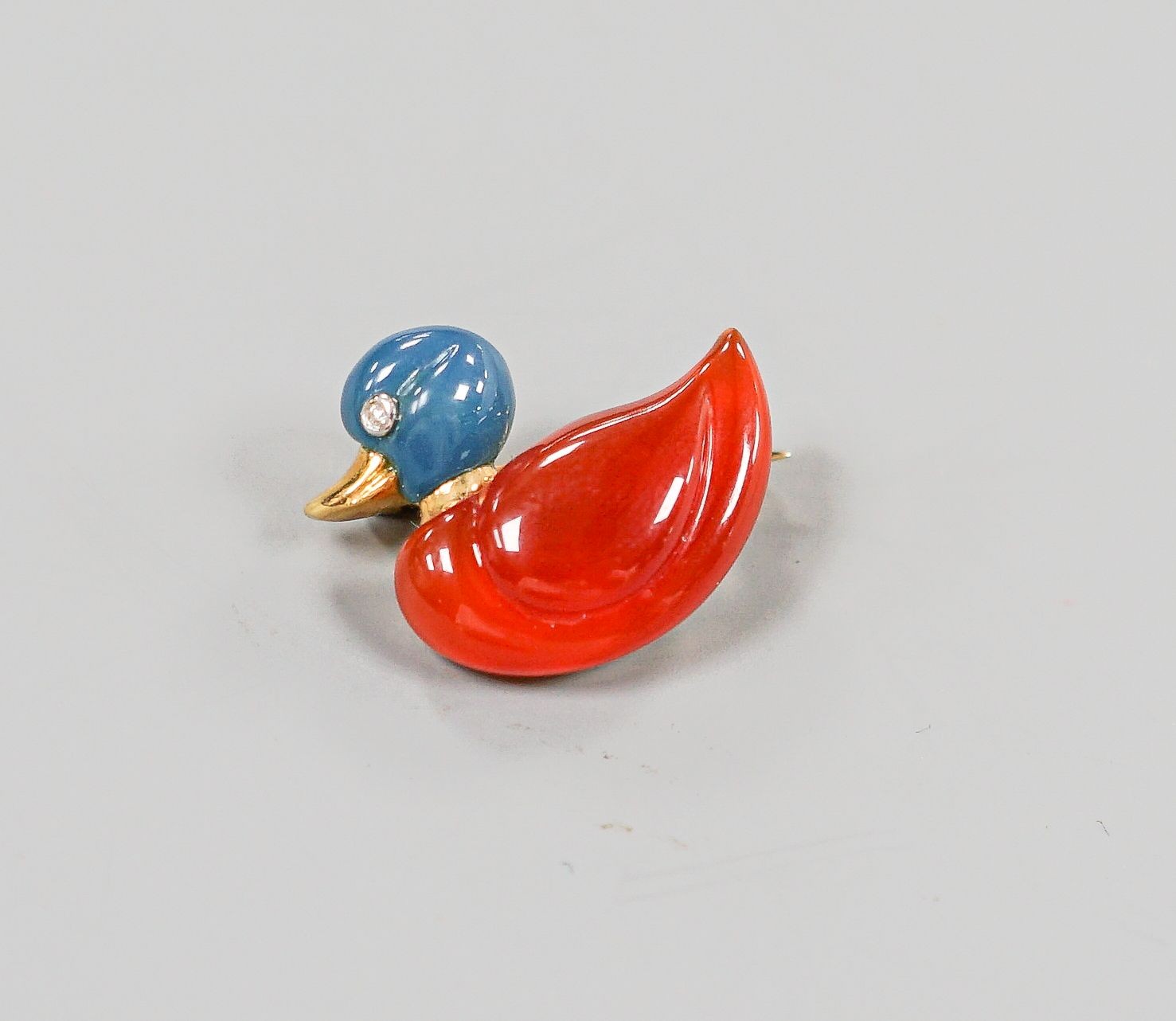 A modern 18k yellow metal, two colour chalcedony and diamond chip set brooch, modelled as a duck, 20mm, gross weight 4.4 grams.